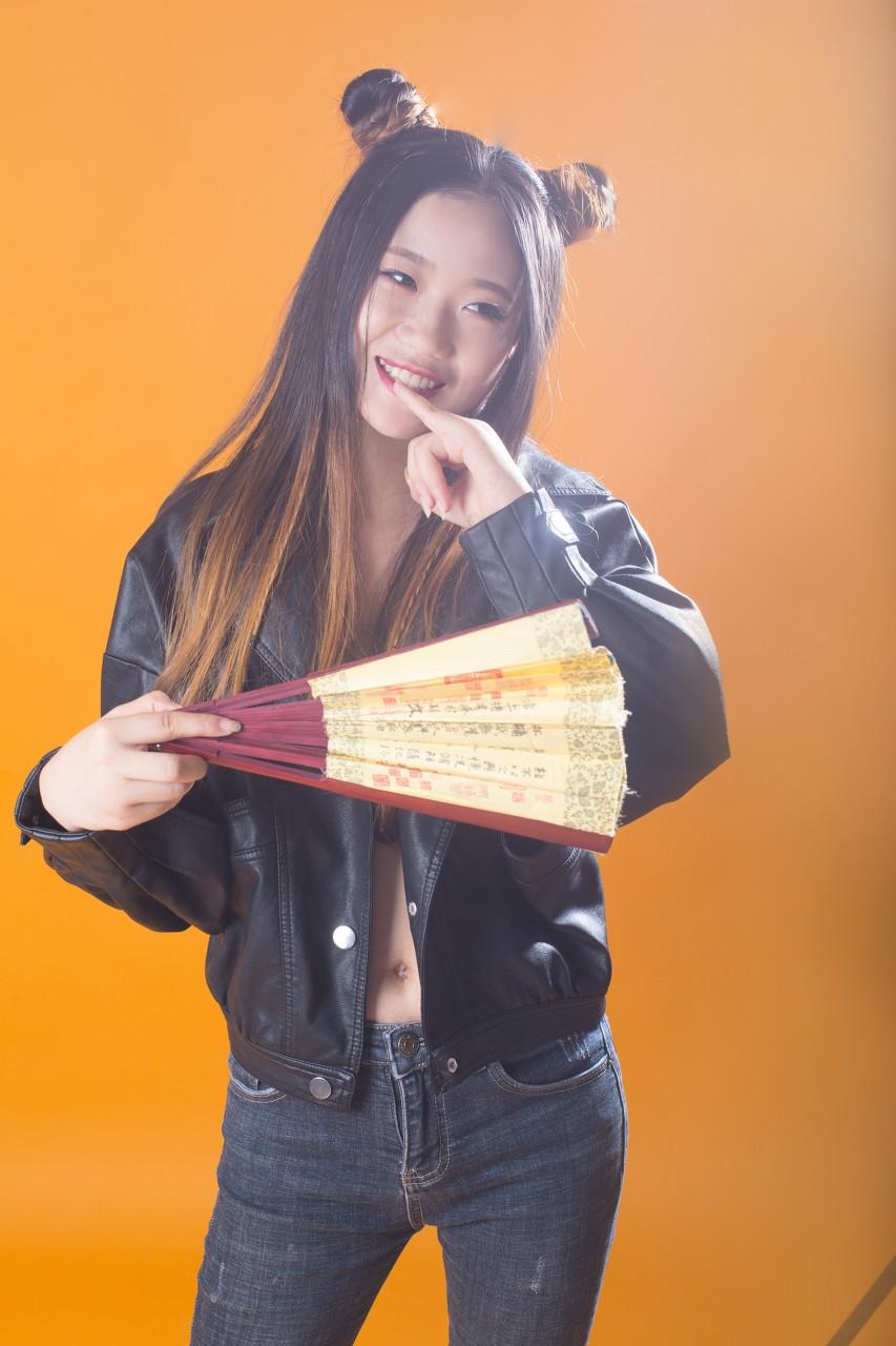 女明星热舞，星光闪耀与时代印记的完美结合