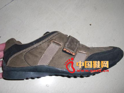 阿里达斯新款运动鞋上市，市场反响与个人观点评析