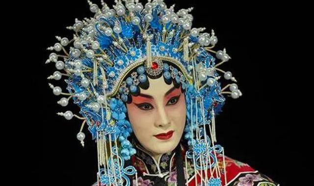 京剧演员蓝天，传统与科技的完美融合——未来京剧的新纪元体验