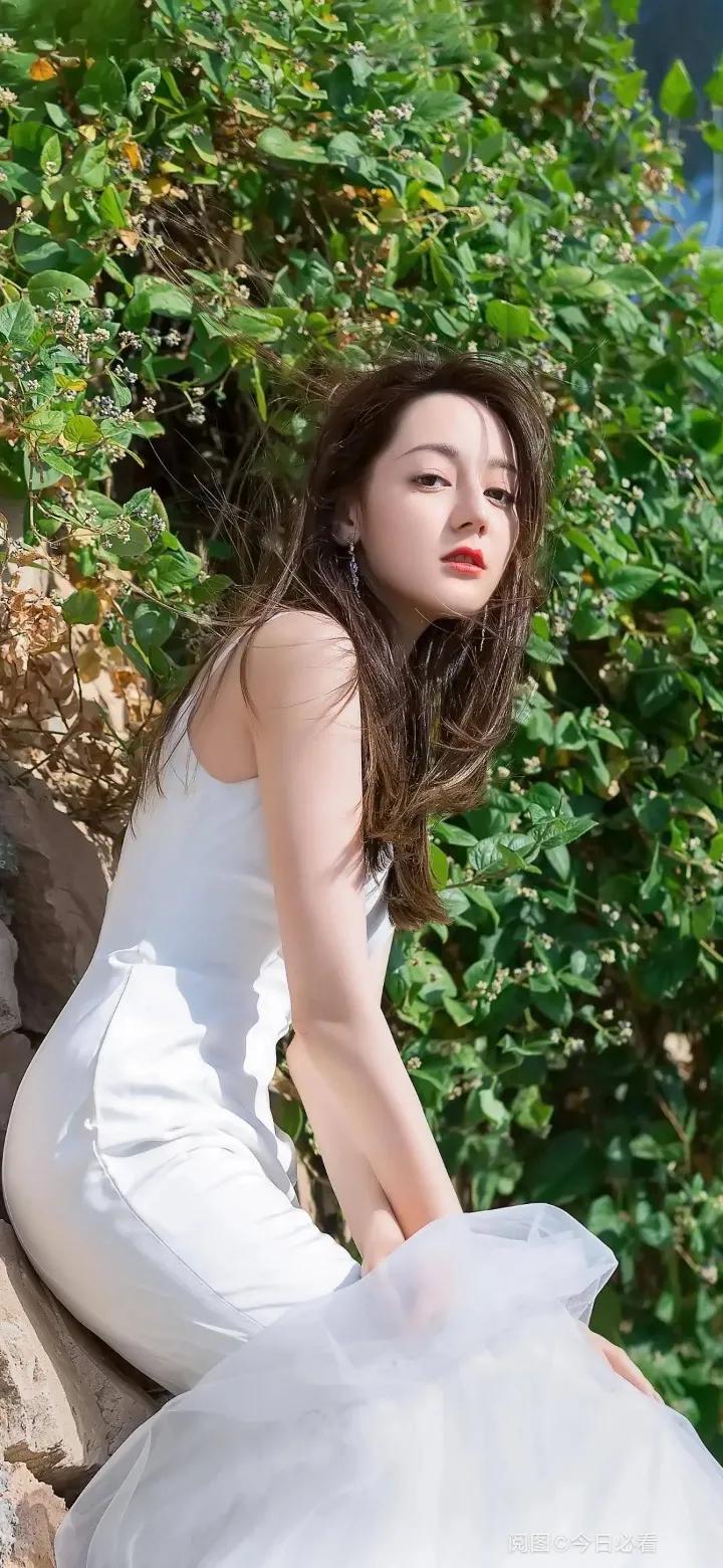 美女风采展示，自然美景中的心灵之旅
